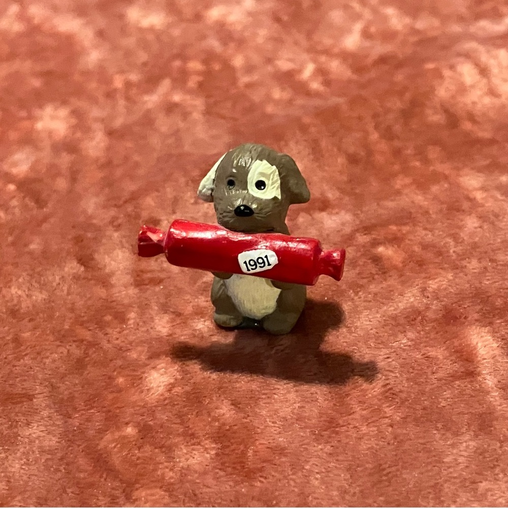 Hallmark Merry Miniatures 1991 Gift Bringer Puppy